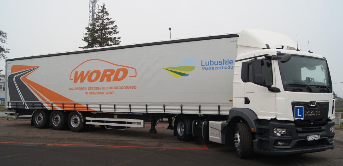 Ciągnik siodłowy MAN z naczepą